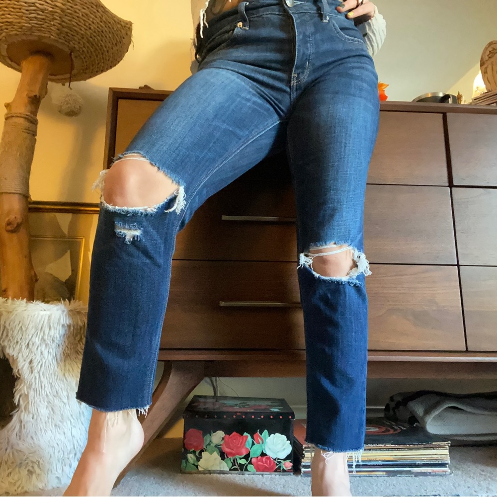 american eagle tomgirl lightweight distressed ankle jeans / size 0